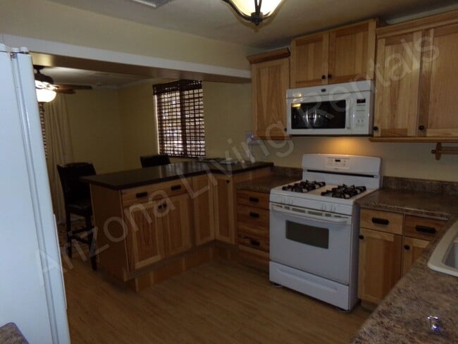 Building Photo - ADORABLE 2 BEDROOM 1 BATHROOM HOME