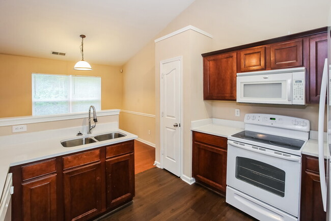 Building Photo - 6825 Goldenwillow Dr