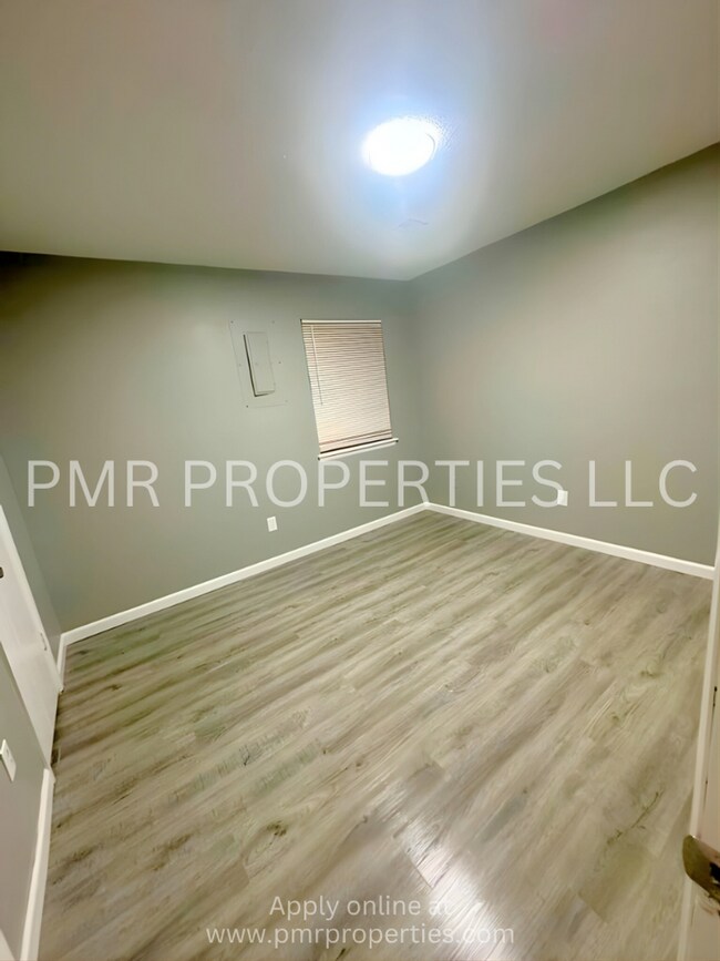 Building Photo - 3 Bedrooms - 2 Baths House