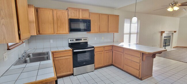 Building Photo - GREAT HOME IN NE CLOVIS NEAR MESA ELEMENTARY