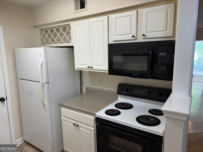 Building Photo - 5005 Wingate Way