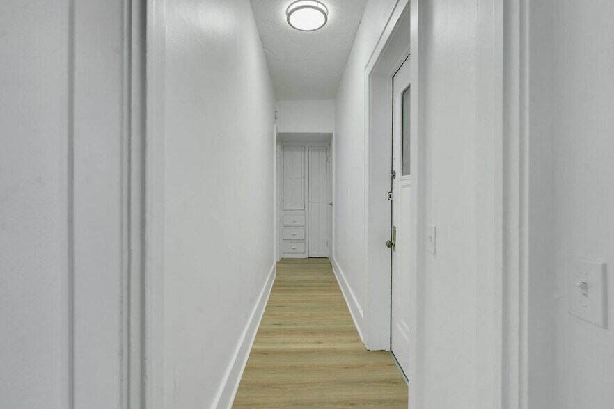 Building Photo - 250 Meigs St