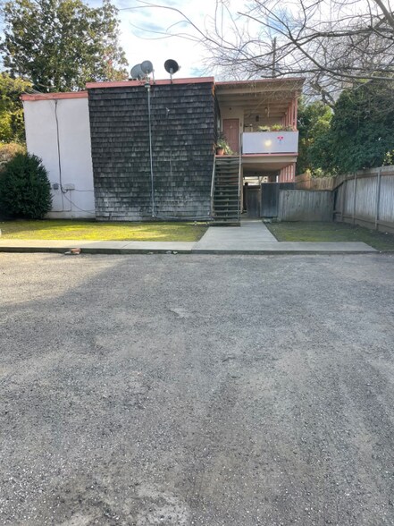 Building Photo - 316 W 4th Ave