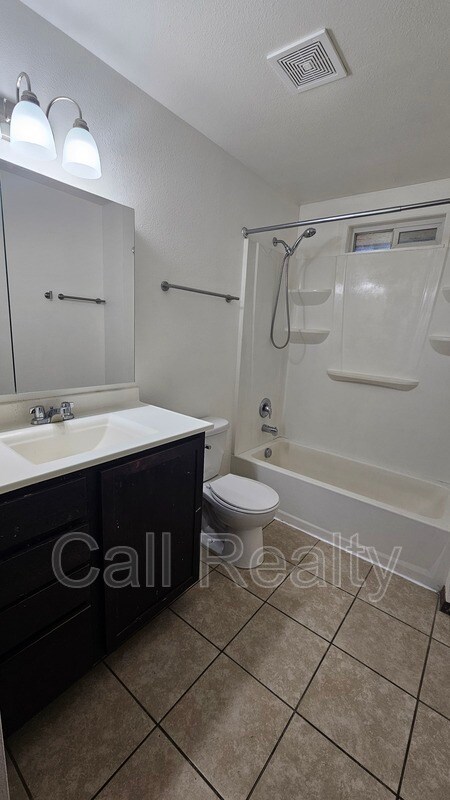 Building Photo - 3718 E 22nd Ave