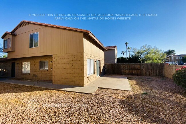 Building Photo - 1966 N Blackstone Dr