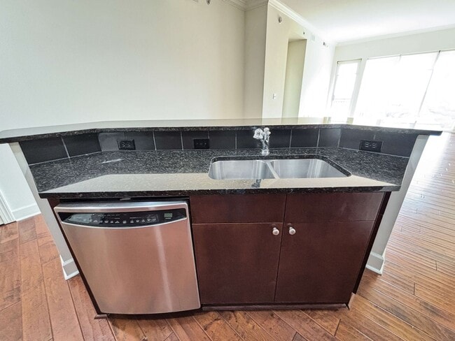 Building Photo - A 2 BR Lifestyle of Luxury at One Vinings Mountain!