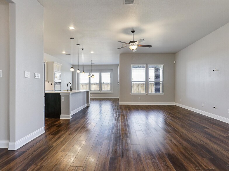 Building Photo - 2618 Thayne Dr