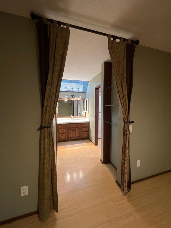 Building Photo - 3 Bedroom 2.5 Bath