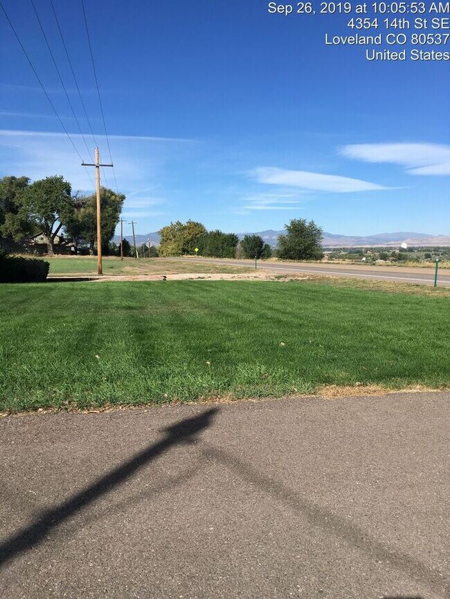 Building Photo - Lovely & Spacious 3 Bedroom, 2.5 Bath Home Ranch-Style Home with 2 car Attached Garage in SE Love...