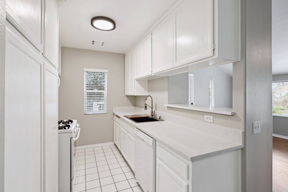 Building Photo - 3709 Las Flores Canyon Rd