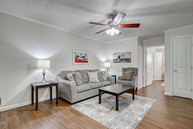 Primary Photo - 4727 W Alabama St