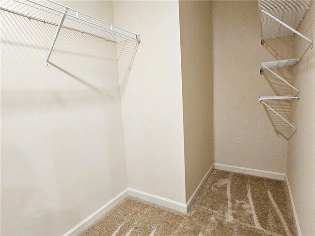 Building Photo - 306 Walnut Grv Wy