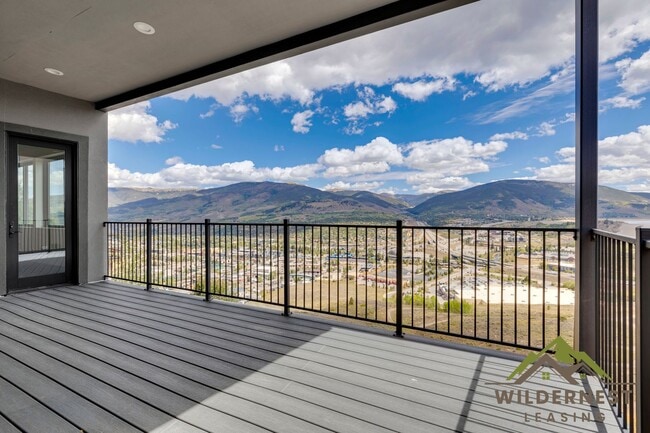 Building Photo - 348 Lake View Dr