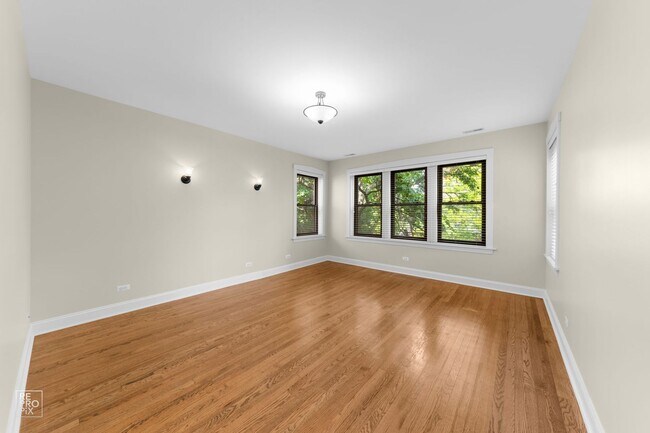 Building Photo - 107 W Harrison St