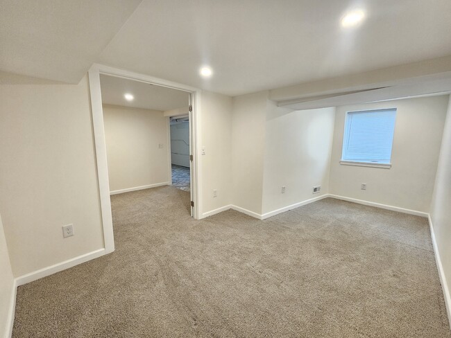 Building Photo - 829 S Ivory St