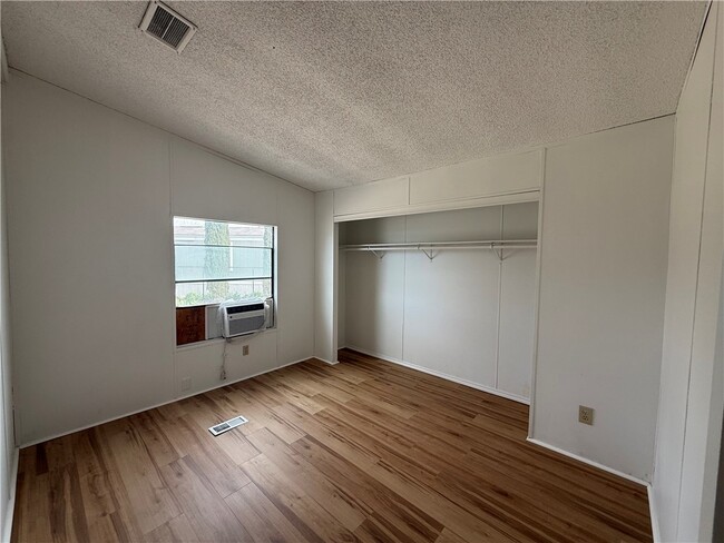 Building Photo - 2381 E Butler Ave