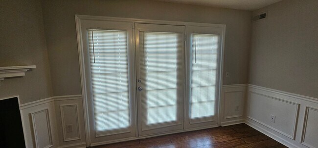 Building Photo - Stop Looking, Start Living!! Apply today