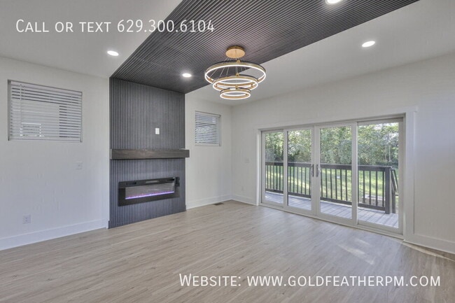 Building Photo - 402 E Trinity Ln