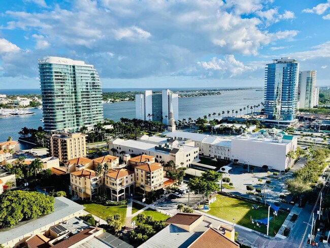 Building Photo - 801 S Olive Ave