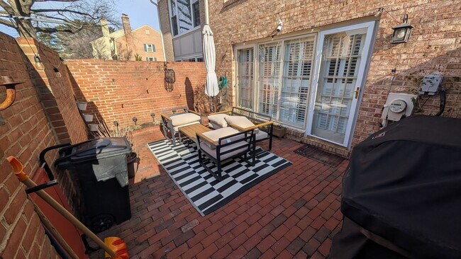 Building Photo - 10939 Wickshire Way