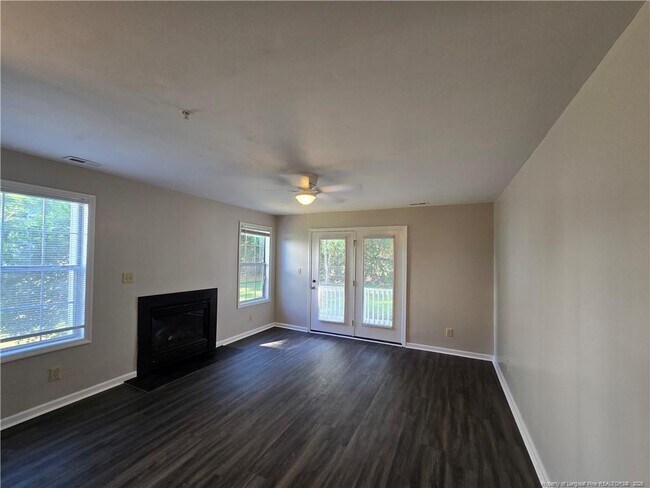 Building Photo - 267 Waterdown Dr