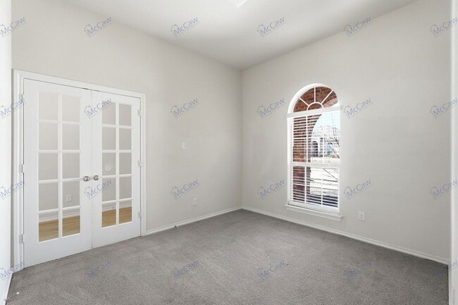 Building Photo - 422 Greenhaven Dr