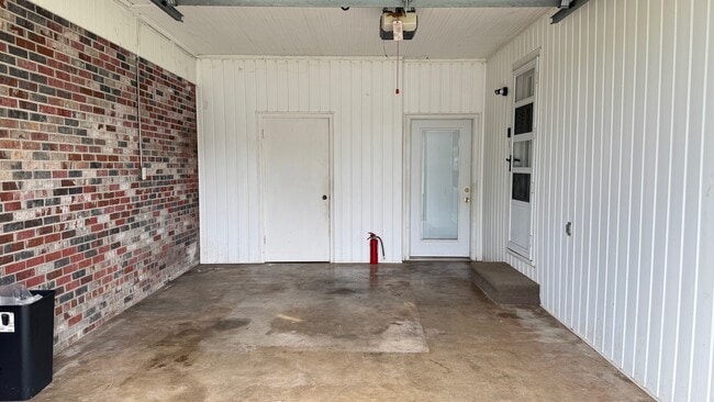 Building Photo - 101 Hickory Ln