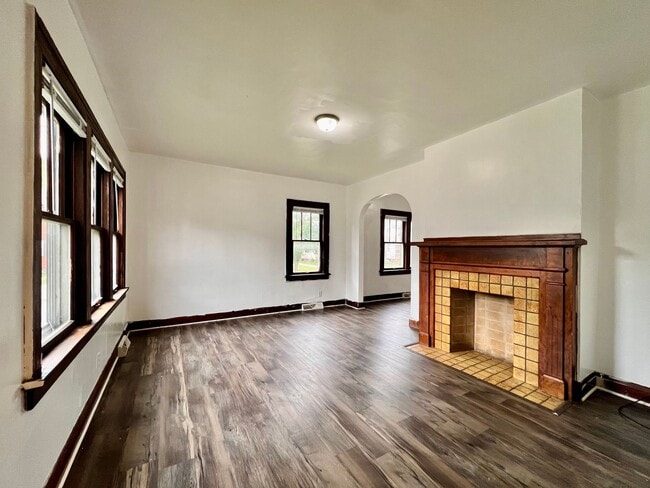 Building Photo - 4158 Mayfield Dr