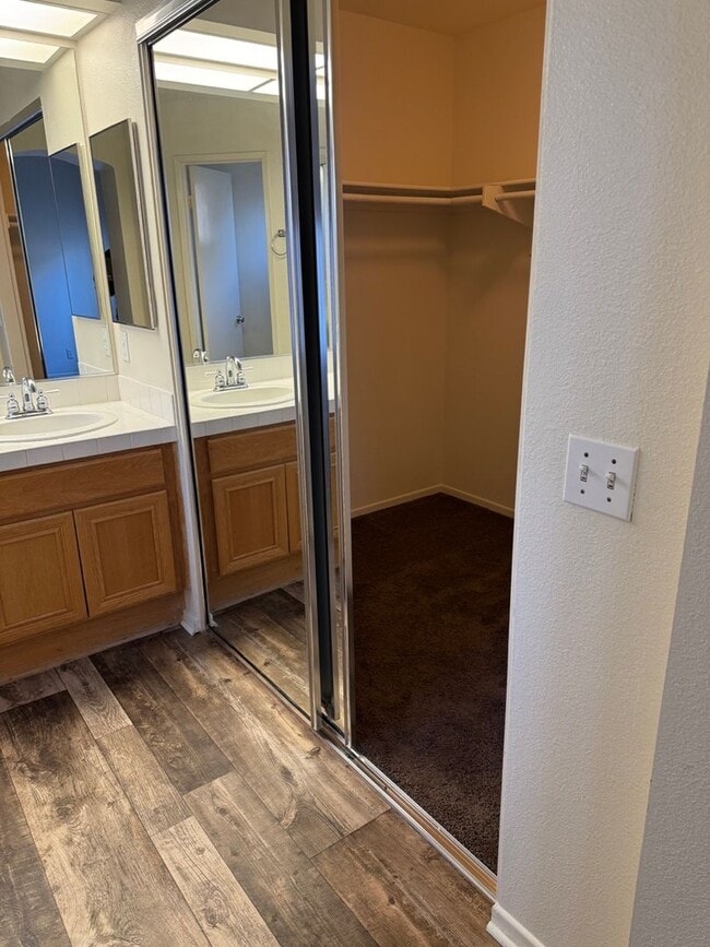 Building Photo - 3 Bedroom / 3 Bath Townhome Available Now! Chula Vista / San Miguel Ranch