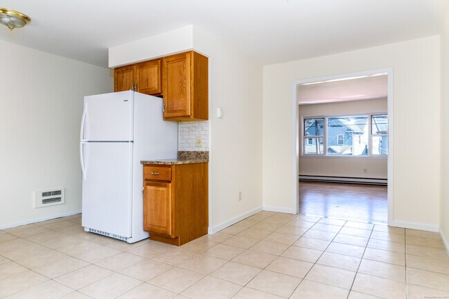 Building Photo - 196 Hope St