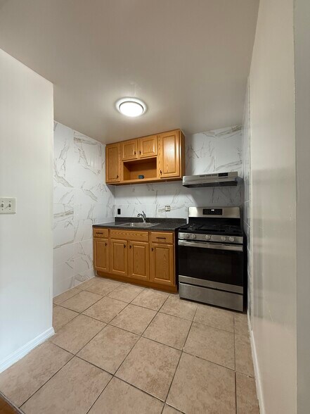 Building Photo - 13 Schaefer St