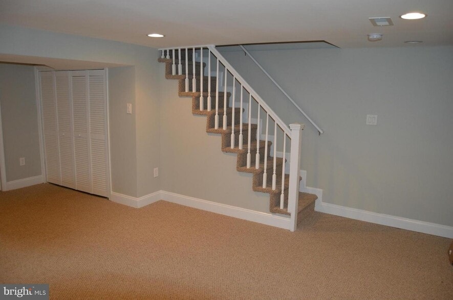 Fully Finished Basement with Washer and Dryer - 316 Division Ave NE