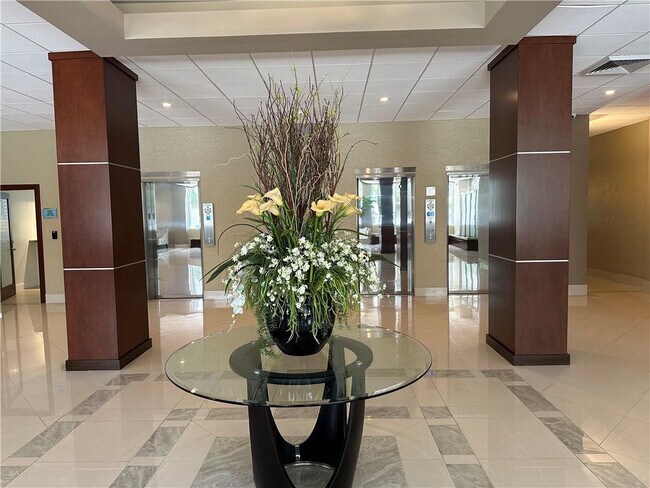 Building Photo - 4250 Galt Ocean Dr