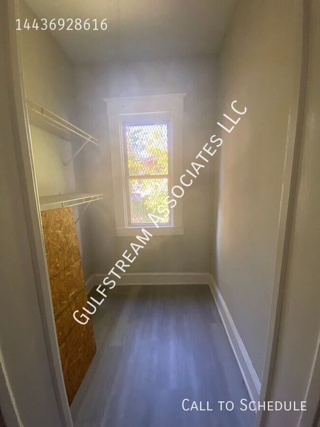 Building Photo - 2926 Arunah Ave
