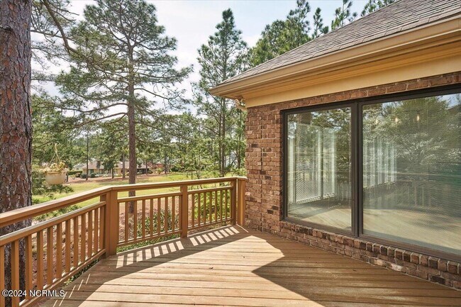 Building Photo - 38 Pinebrook Dr