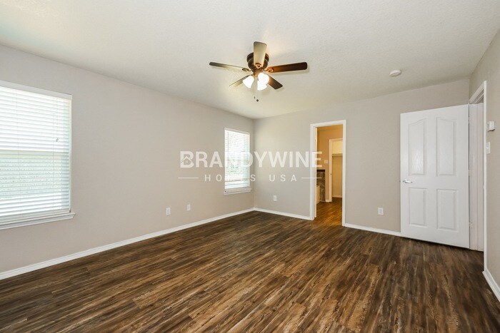 Building Photo - 405 Foliage Cir