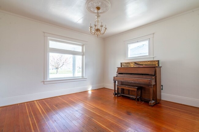 Building Photo - Stunning 1910 Historic Home