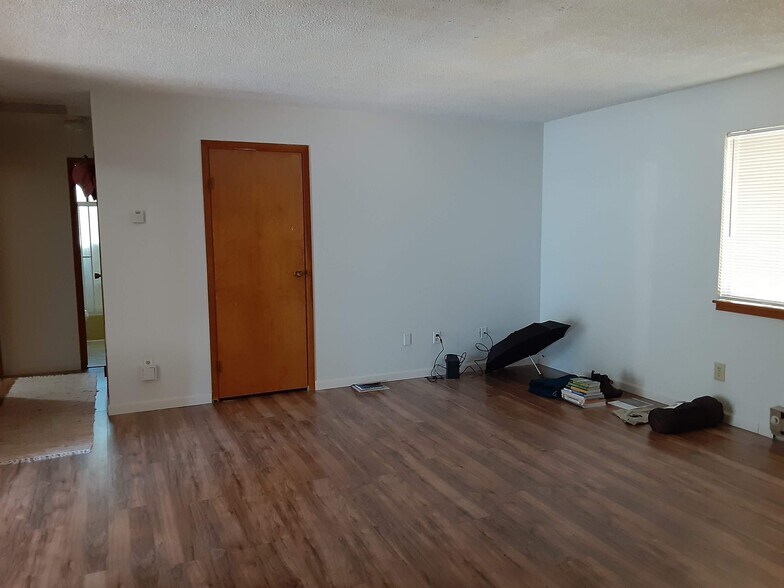 Building Photo - 25859 Madrone Dr