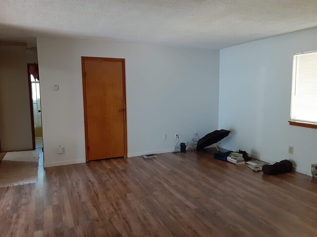 Building Photo - 25859 Madrone Dr