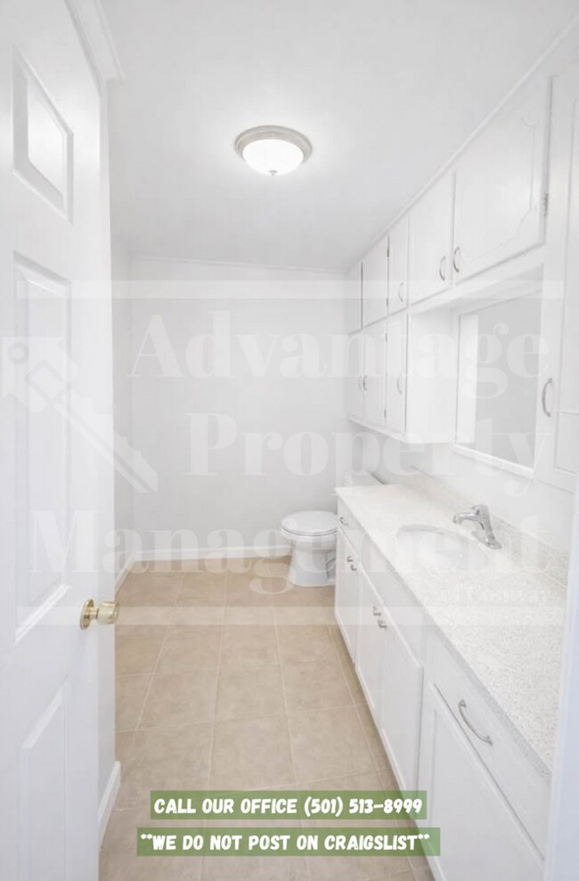 Building Photo - 1012 Woodside Dr