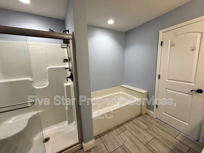 Building Photo - 1203 Hawthorn Ct