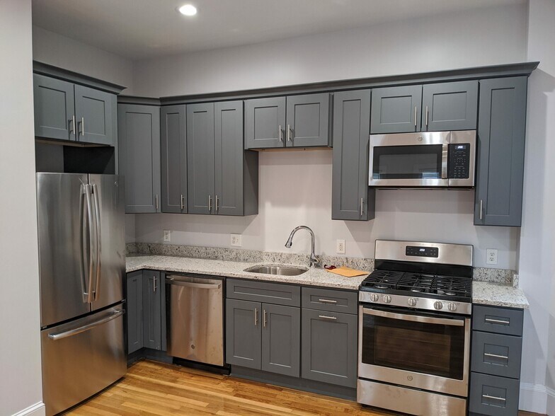 Building Photo - 185 Green St