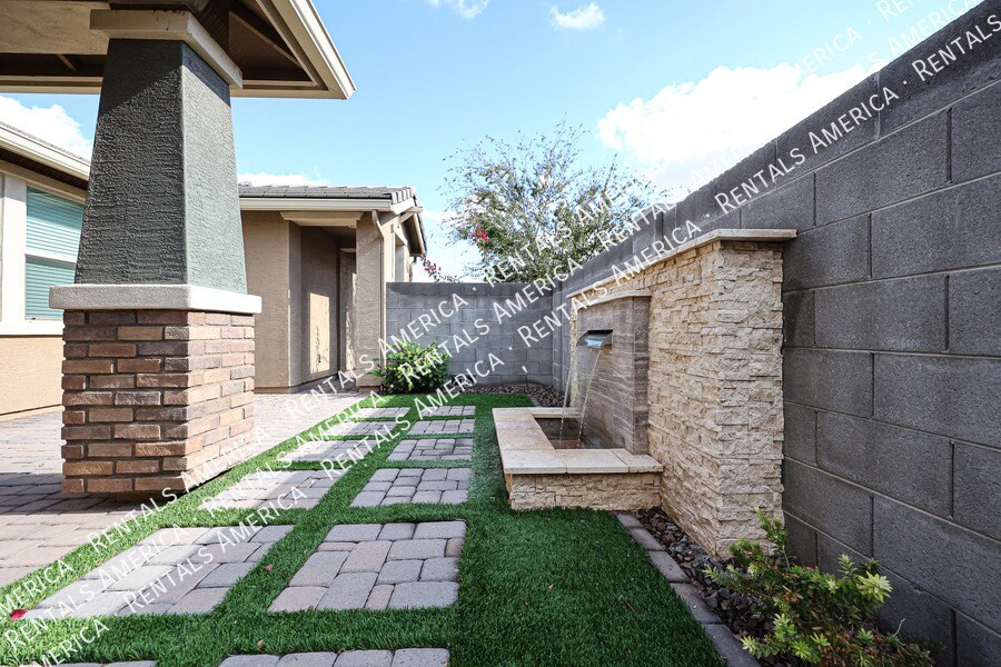 Building Photo - 18716 N Jameson Dr