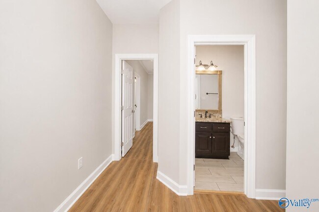 Building Photo - 103 Tudor Pl