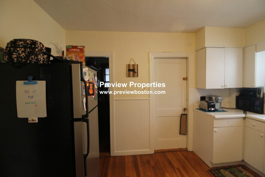Building Photo - 14 Champney St