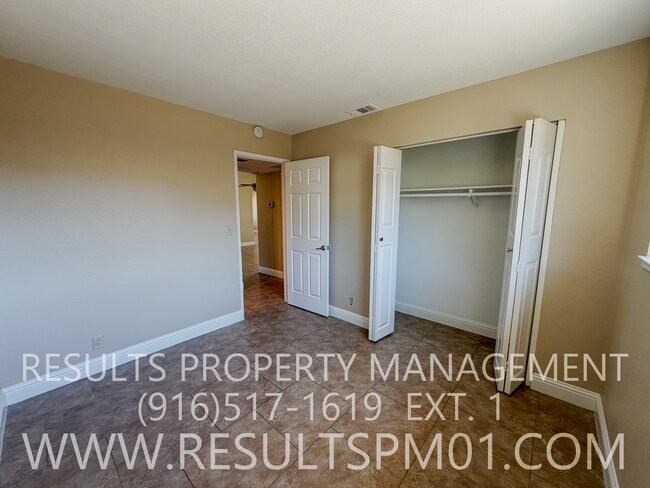 Building Photo - 5568 Hillsdale Blvd