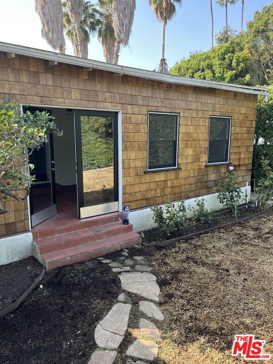 Building Photo - 622 N Formosa Ave