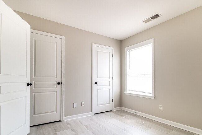 Building Photo - 4298 Arabella Dr