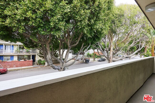 Building Photo - 2708 Arizona Ave