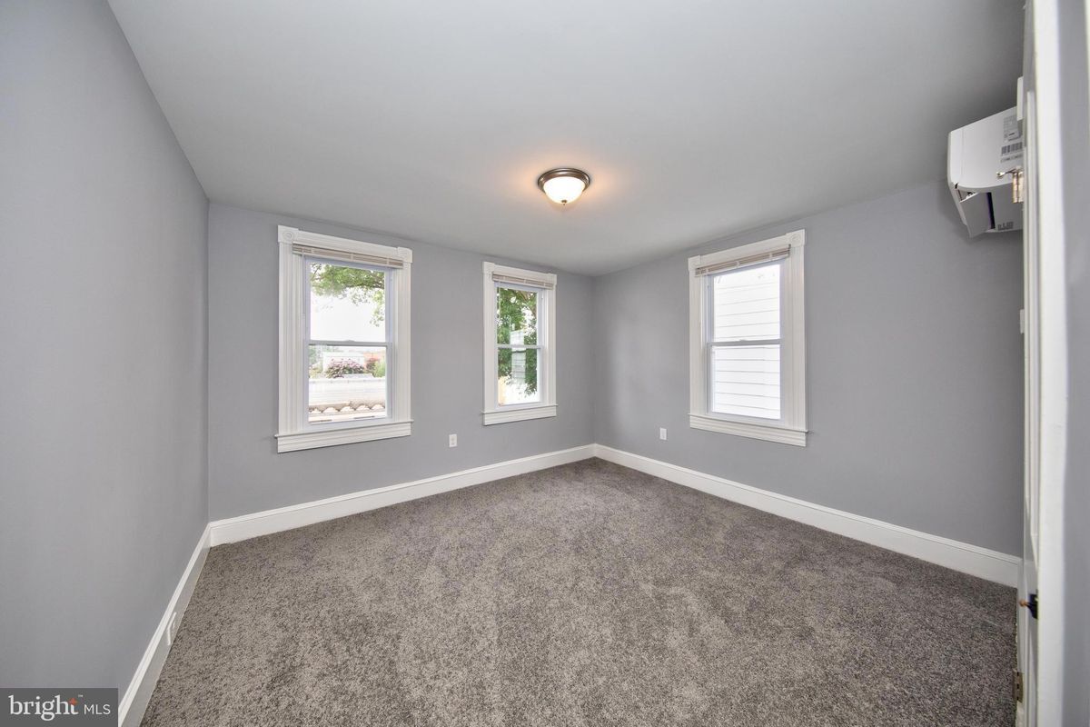 Building Photo - 655 Bourbon St